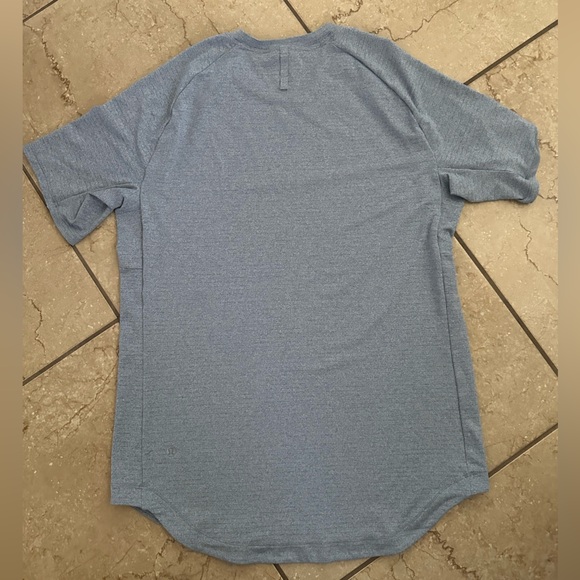 Lululemon Athletica Men’s Light Blue Sport Shirt Size M - Picture 6 of 9